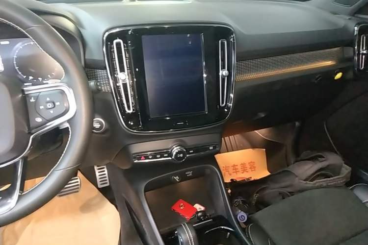 Used Volvo XC40 2020 T4 Four-Wheel Drive Smart & Sporty Edition Audio And AC Panel