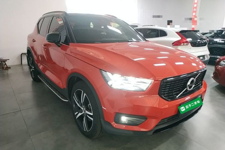 Used Volvo XC40 2020 T4 Four-Wheel Drive Smart & Sporty Edition Front Right 45 Deg