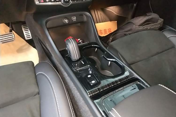Used Volvo XC40 2020 T4 Four-Wheel Drive Smart & Sporty Edition Gear Lever