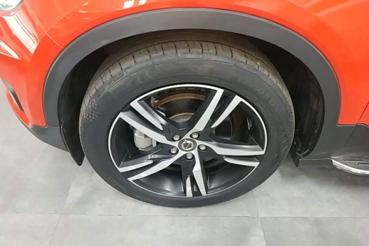 Used Volvo XC40 2020 T4 Four-Wheel Drive Smart & Sporty Edition Left Front Wheel Hub