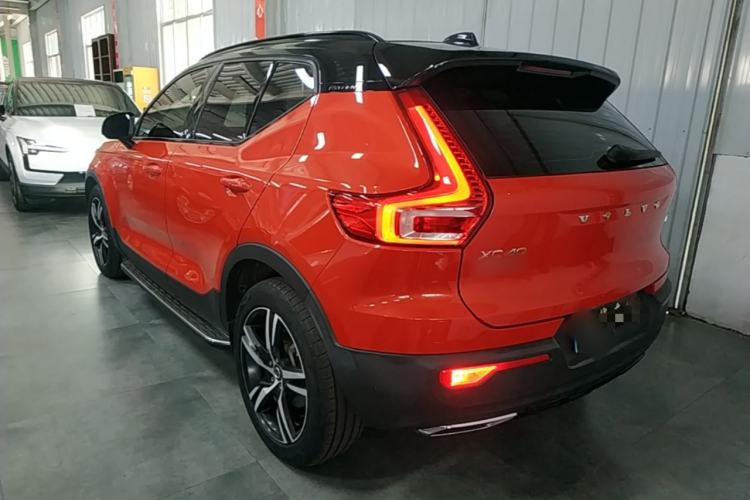 Used Volvo XC40 2020 T4 Four-Wheel Drive Smart & Sporty Edition Rear Left 45 Deg