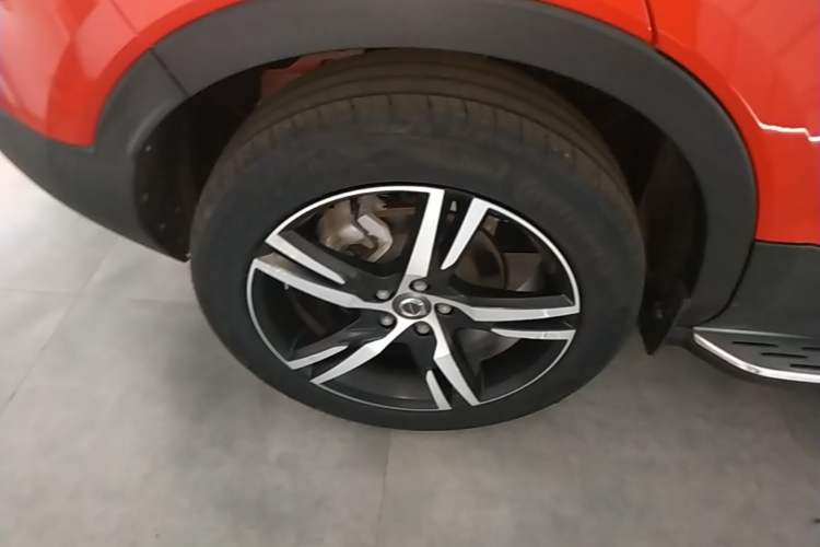 Used Volvo XC40 2020 T4 Four-Wheel Drive Smart & Sporty Edition Right Rear Wheel Hub