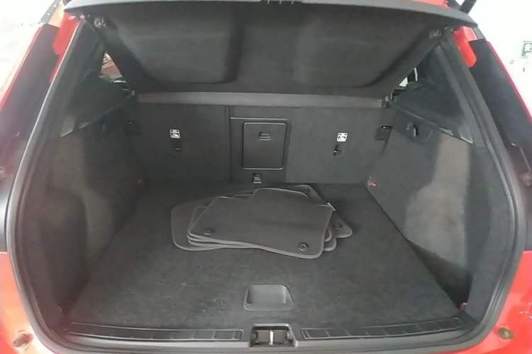 Used Volvo XC40 2020 T4 Four-Wheel Drive Smart & Sporty Edition Trunk