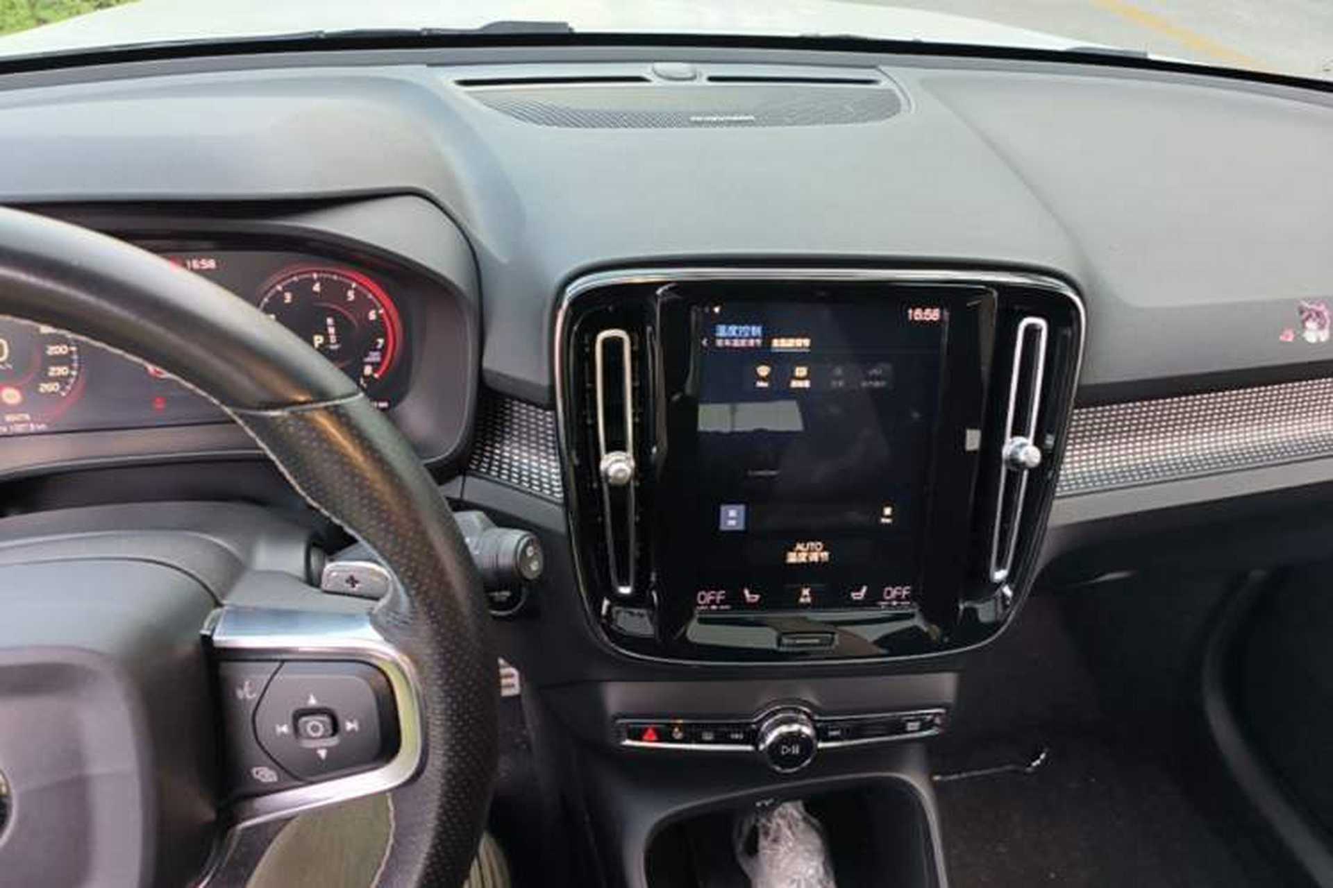Used Volvo XC40 2020 T4 4x4 Smart Luxury Sport Edition Audio And AC Panel