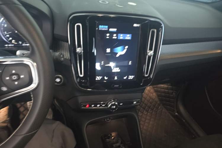 Used Volvo XC40 2020 T4 Four-Wheel Drive Smart & Sporty Edition Audio And AC Panel