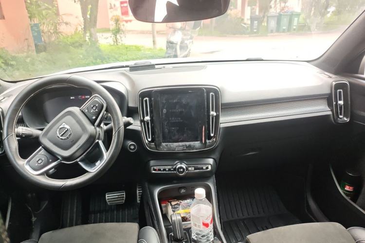 Used Volvo XC40 2020 T4 Four-Wheel Drive Smart & Sporty Edition Center Console
