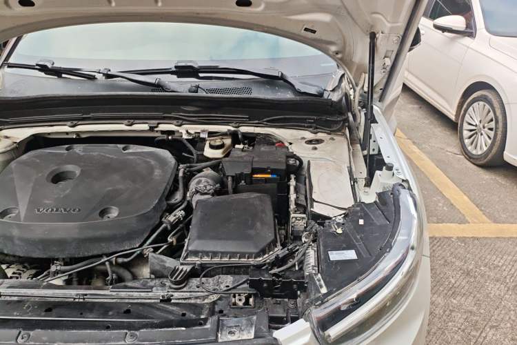 Used Volvo XC40 2020 T4 Four-Wheel Drive Smart & Sporty Edition Engine Bay Left