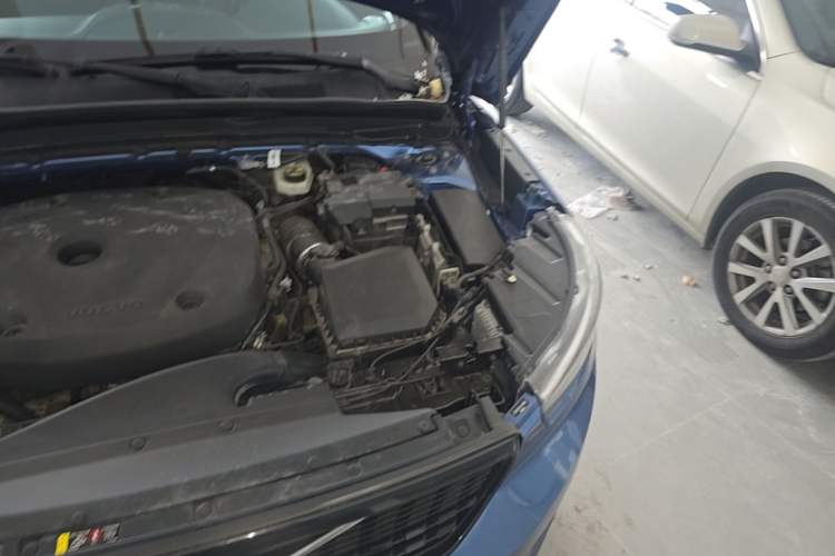 Used Volvo XC40 2020 T4 Four-Wheel Drive Smart & Sporty Edition Engine Bay Left