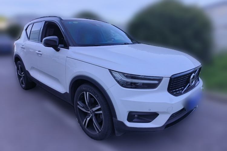 Used Volvo XC40 2020 T4 4x4 Smart Luxury Sport Edition Front Right 45 Deg