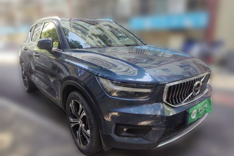 Used Volvo XC40 2020 T4 Four-Wheel Drive Smart Luxury Edition Front Right 45 Deg