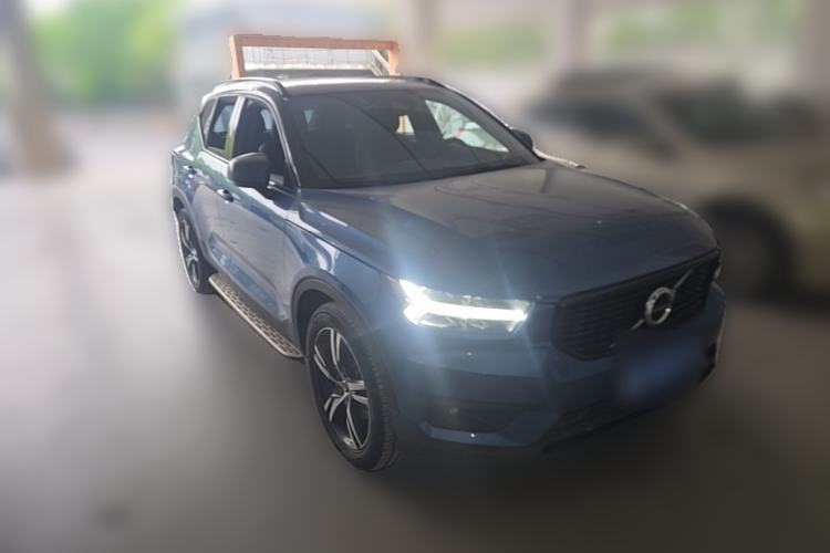 Used Volvo XC40 2020 T4 Four-Wheel Drive Smart & Sporty Edition Front Right 45 Deg