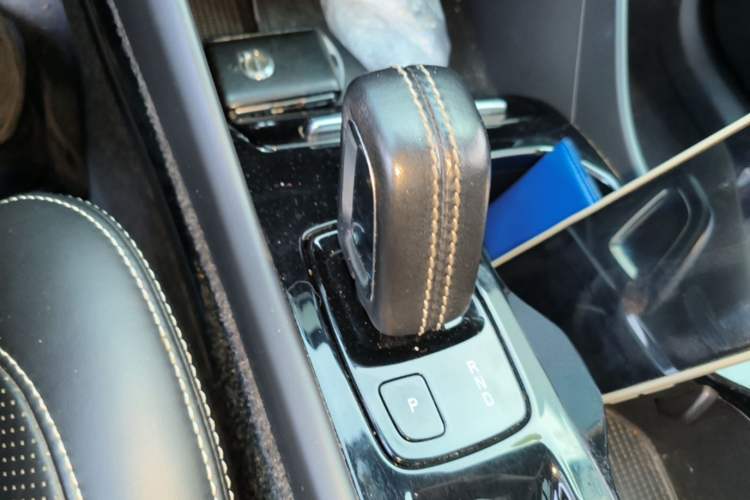 Used Volvo XC40 2020 T4 4x4 Smart Luxury Sport Edition Gear Lever