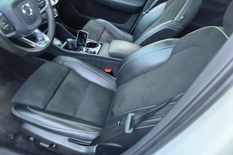 Used Volvo XC40 2020 T4 4x4 Smart Luxury Sport Edition Left Front Seat