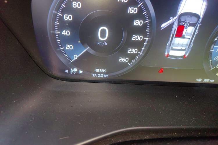 Used Volvo XC40 2020 T4 Four-Wheel Drive Smart Luxury Edition Odometer Close Up