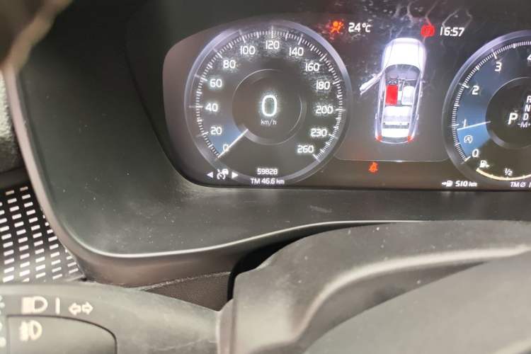 Used Volvo XC40 2020 T4 Four-Wheel Drive Smart & Sporty Edition Odometer Close Up