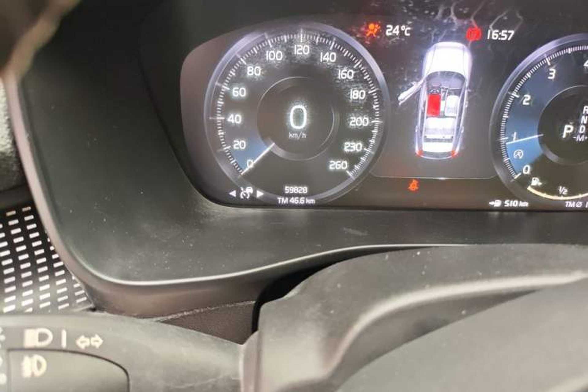 Used Volvo XC40 2020 T4 Four-Wheel Drive Smart & Sporty Edition Odometer Close Up