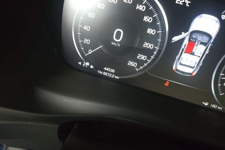 Used Volvo XC40 2020 T4 Four-Wheel Drive Smart & Sporty Edition Odometer Close Up