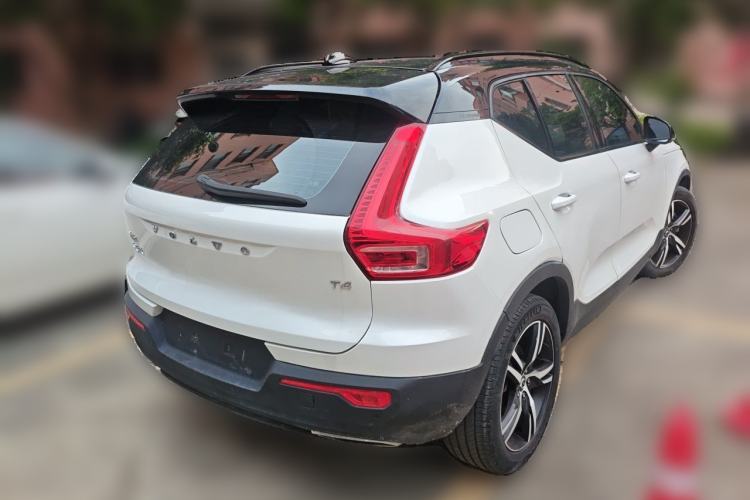 Used Volvo XC40 2020 T4 Four-Wheel Drive Smart & Sporty Edition Rear Right 45 Deg