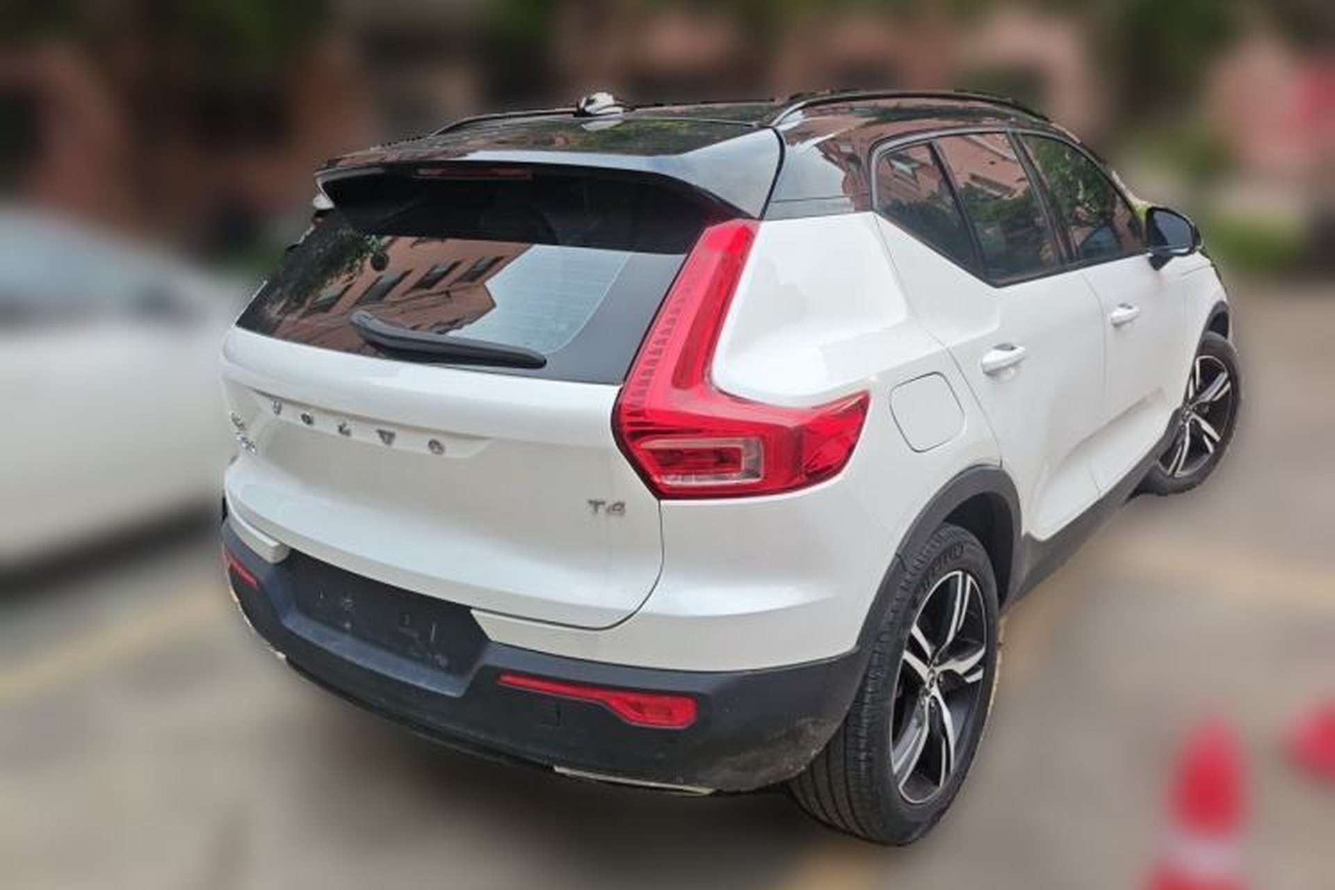 Used Volvo XC40 2020 T4 Four-Wheel Drive Smart & Sporty Edition Rear Right 45 Deg