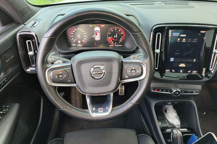 Used Volvo XC40 2020 T4 4x4 Smart Luxury Sport Edition Steering Wheel
