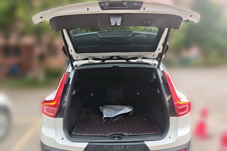 Used Volvo XC40 2020 T4 Four-Wheel Drive Smart & Sporty Edition Trunk