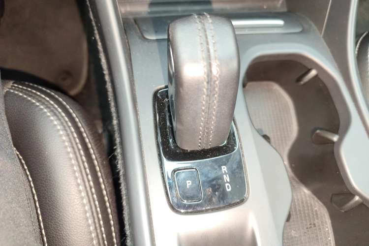 Used Volvo XC40 2020 T3 Smart & Stylish Edition Gear Lever