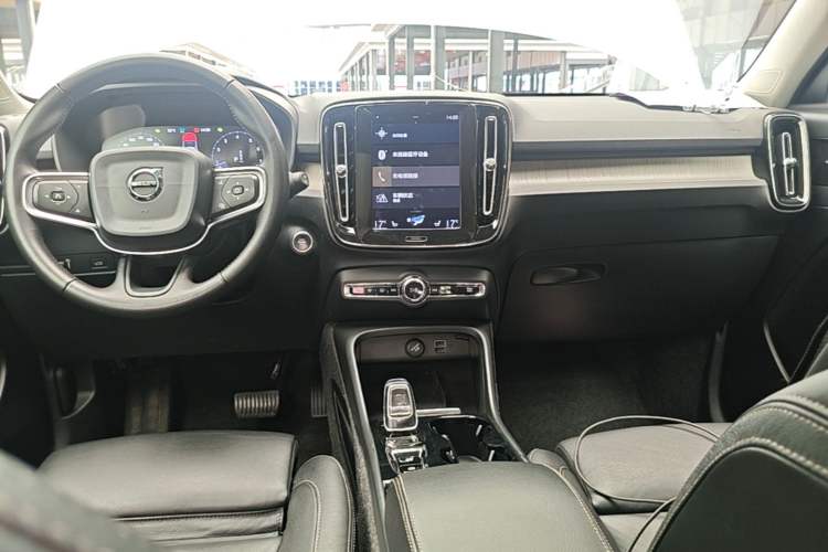 Used Volvo XC40 2020 T4 4x4 Zhiya Luxury Edition Audio And AC Panel