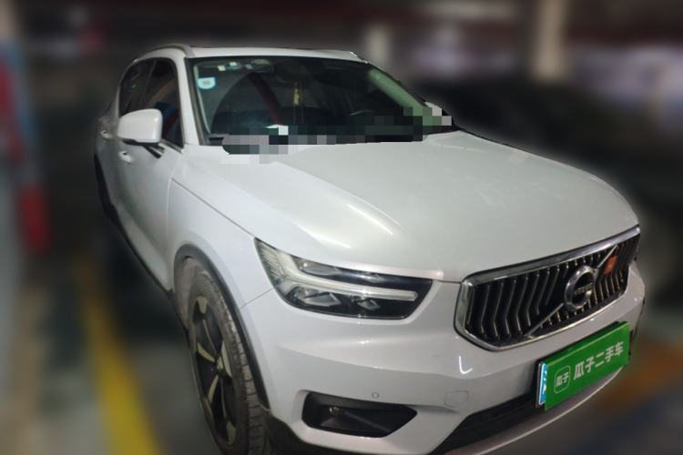 Used Volvo XC40 2020 T4 Four-Wheel Drive Smart Luxury Edition Front Right 45 Deg