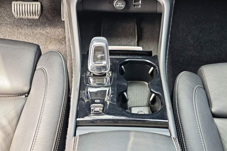Used Volvo XC40 2020 T4 4x4 Zhiya Luxury Edition Gear Lever