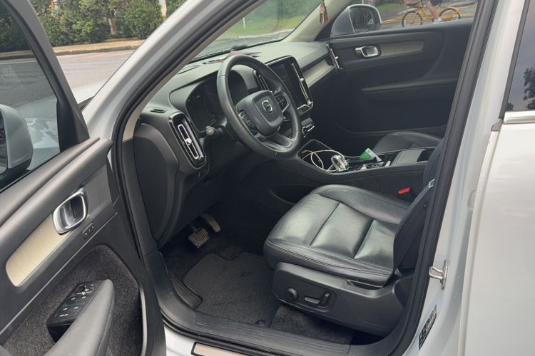 Used Volvo XC40 2020 T4 Four-Wheel Drive Smart Luxury Edition Interior 3