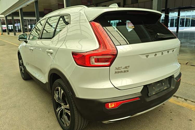 Used Volvo XC40 2020 T4 4x4 Zhiya Luxury Edition Rear Left 45 Deg