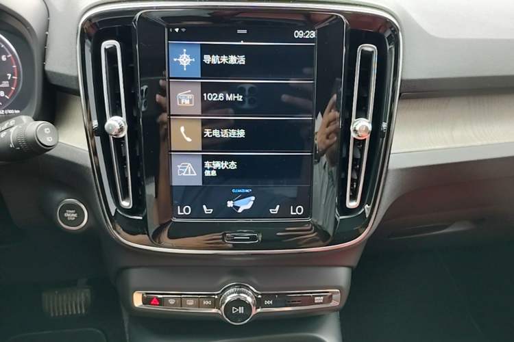 Used Volvo XC40 2020 T4 Four-Wheel Drive Smart Luxury Edition Audio And AC Panel
