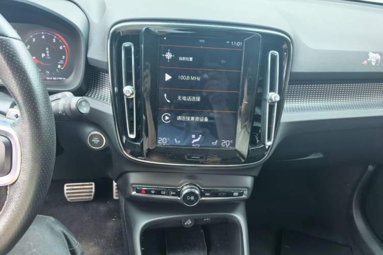 Used Volvo XC40 2020 T4 4x4 Smart Luxury Sport Edition Audio And AC Panel