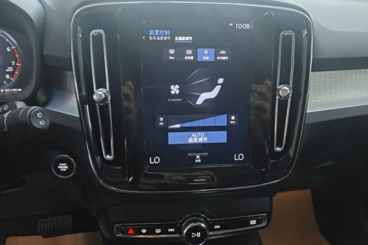 Used Volvo XC40 2020 T3 Smart & Stylish Edition Audio And AC Panel