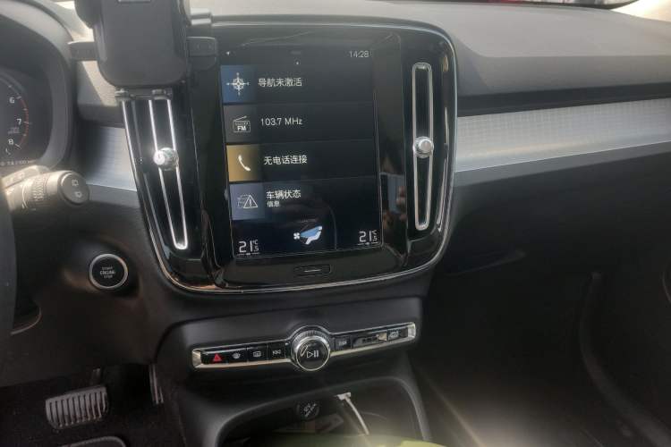 Used Volvo XC40 2020 T3 Smart & Stylish Edition Audio And AC Panel