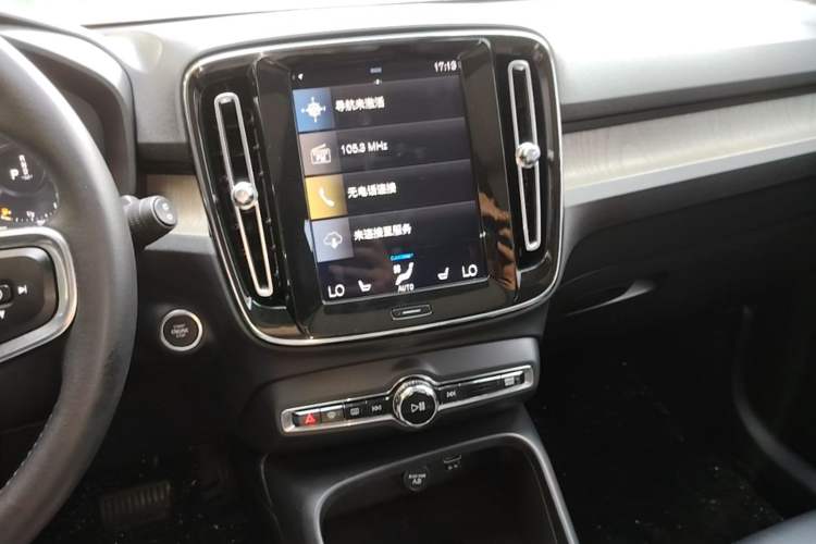 Used Volvo XC40 2020 T4 Four-Wheel Drive Smart Luxury Edition Audio And AC Panel