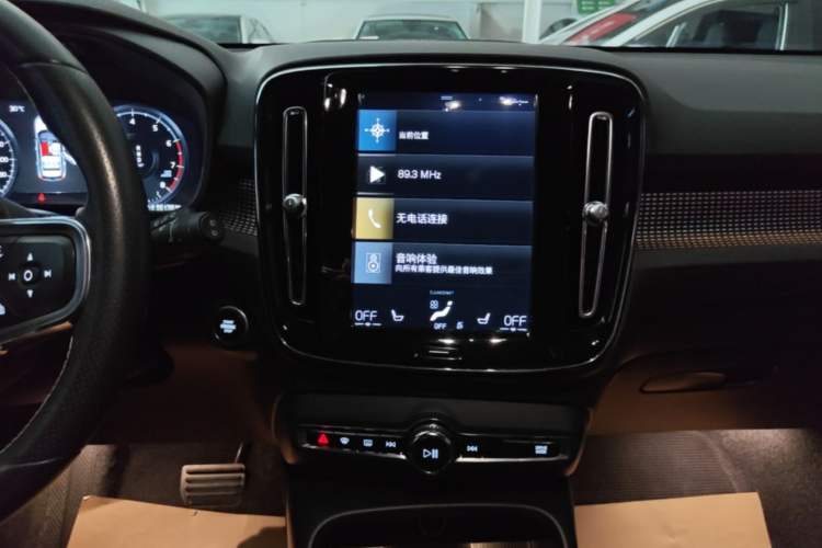 Used Volvo XC40 2020 T4 4x4 Smart Luxury Sport Edition Audio And AC Panel
