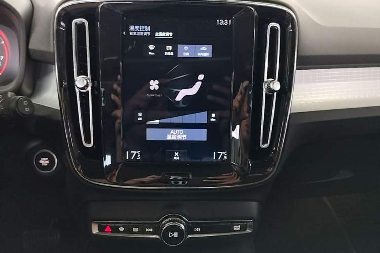 Used Volvo XC40 2020 T3 Smart & Stylish Edition Audio And AC Panel