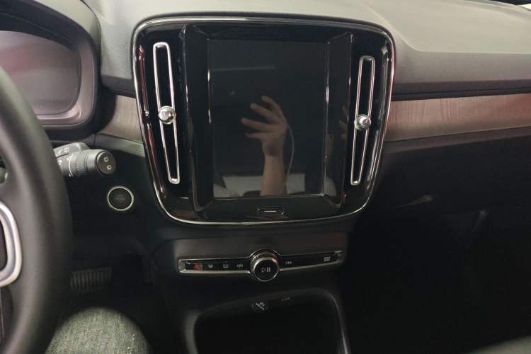Used Volvo XC40 2020 T4 Four-Wheel Drive Smart Luxury Edition Audio And AC Panel
