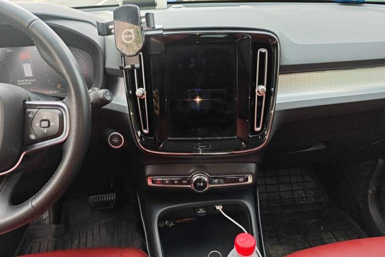 Used Volvo XC40 2020 T3 Smart & Stylish Edition Audio And AC Panel