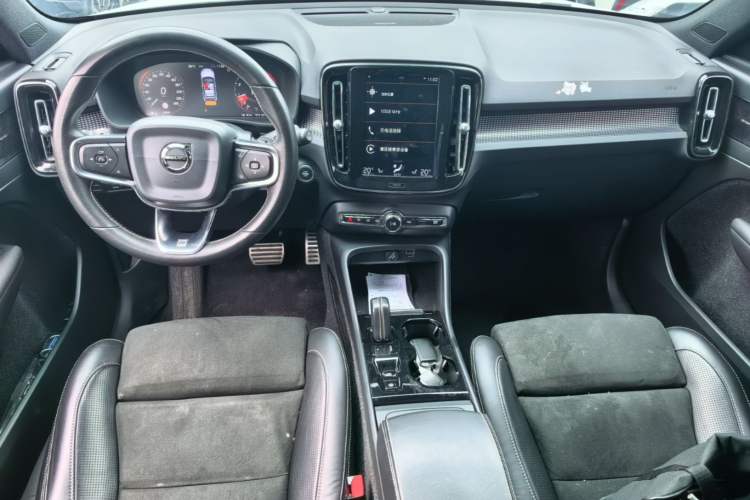 Used Volvo XC40 2020 T4 4x4 Smart Luxury Sport Edition Center Console