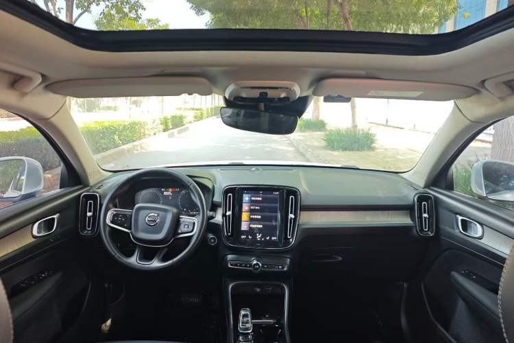 Used Volvo XC40 2020 T4 Four-Wheel Drive Smart Luxury Edition Center Console