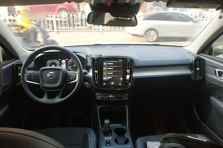 Used Volvo XC40 2020 T3 Smart & Stylish Edition Center Console