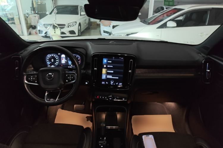 Used Volvo XC40 2020 T4 4x4 Smart Luxury Sport Edition Center Console