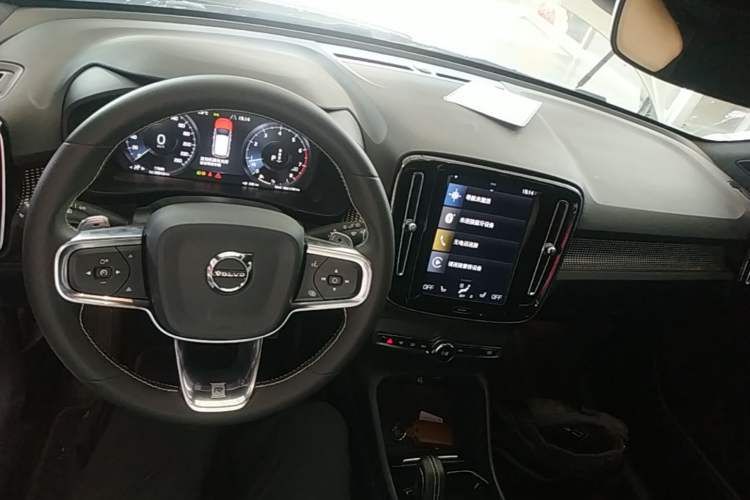 Used Volvo XC40 2020 T4 Four-Wheel Drive Smart & Sporty Edition Center Console