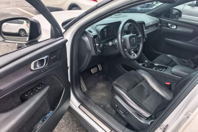 Used Volvo XC40 2020 T4 4x4 Smart Luxury Sport Edition Driver Seat