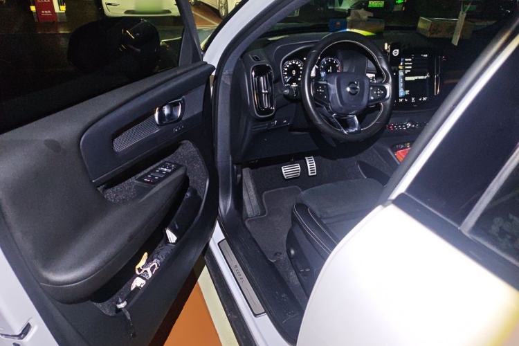Used Volvo XC40 2020 T4 Four-Wheel Drive Smart & Sporty Edition Driver Seat