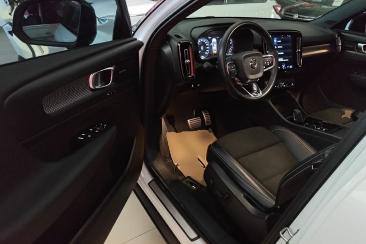 Used Volvo XC40 2020 T4 4x4 Smart Luxury Sport Edition Driver Seat