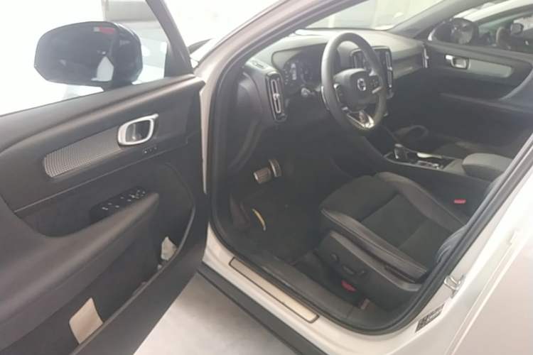 Used Volvo XC40 2020 T4 Four-Wheel Drive Smart & Sporty Edition Driver Seat