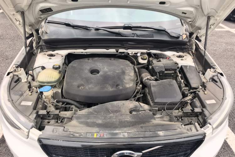 Used Volvo XC40 2020 T4 4x4 Smart Luxury Sport Edition Engine Bay